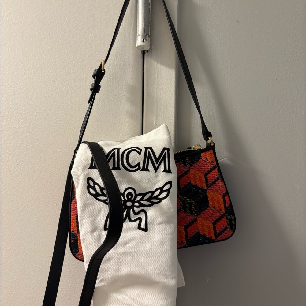 MCM cubic Patterned Shoulder Bag - Picture 5 of 6